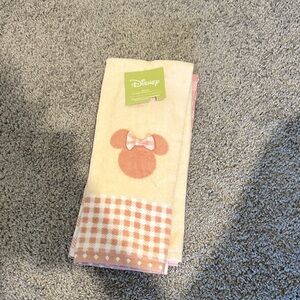 Disney Minnie Mouse Checkered Towel in Cream and Pink
